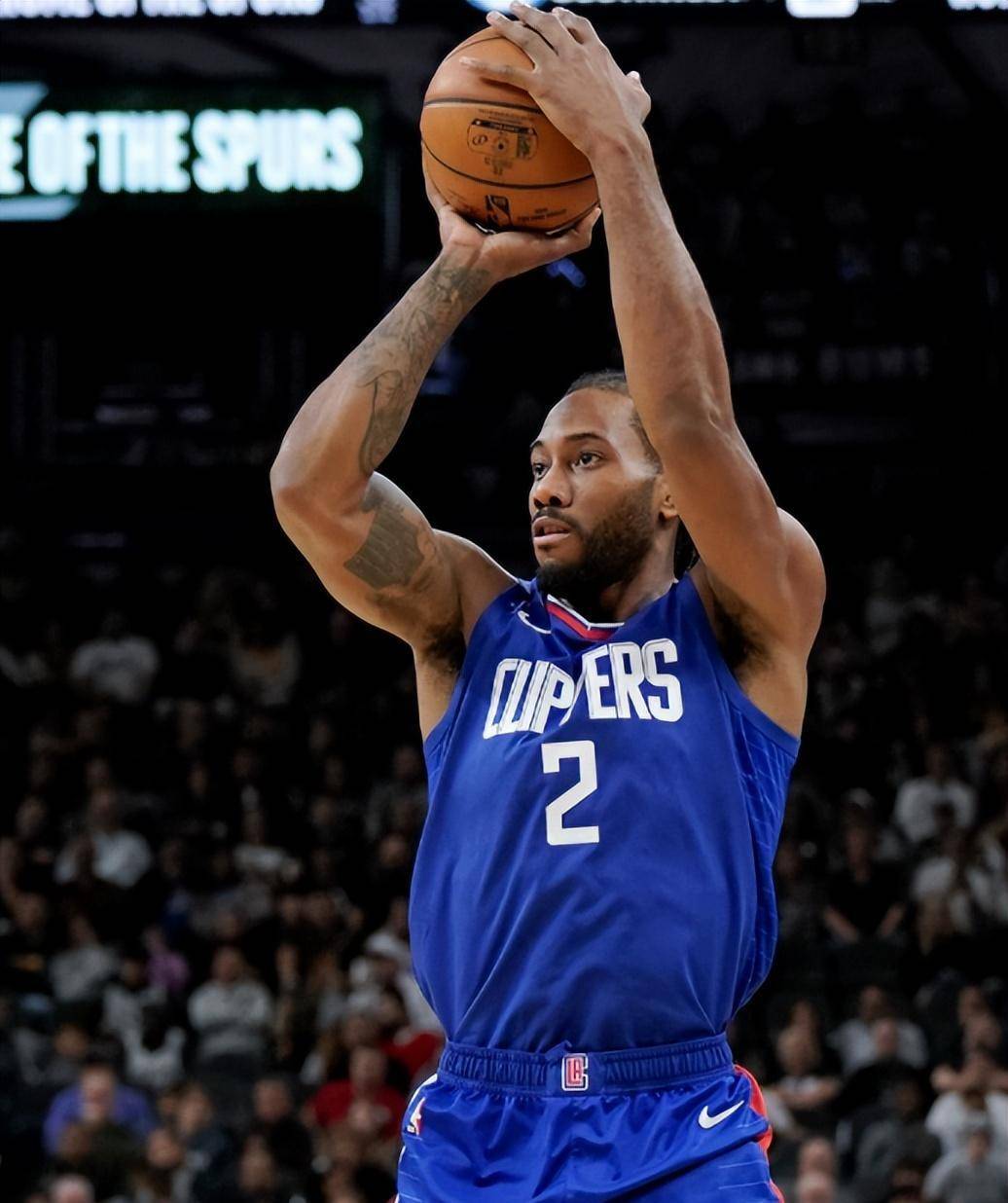 边路传中不 边路传中不