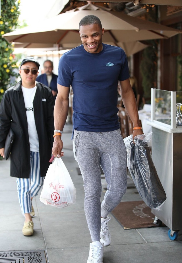 需借助跑跳 需借助跑跳